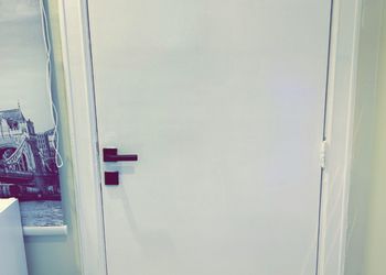 استديو بأثاث مريح وبسيط