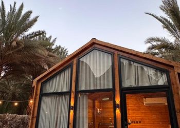كوخ بسرير كبير علوي وسريرين فردي