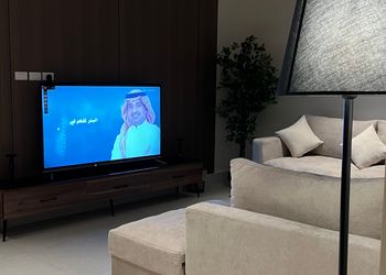 شقة بغرفة معيشة وغرفتين نوم 