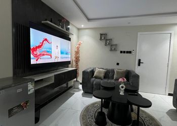 استديو بسرير ماستر وجلسة جانبية