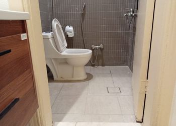 استديو بسرير ماستر وأثاث مريح 