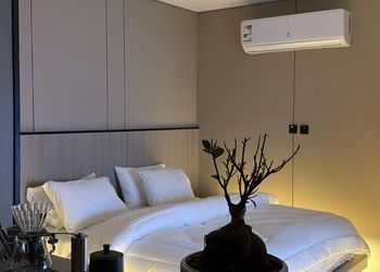 استديو بسرير ماستر وجلسة جانبية 