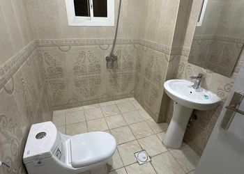 استديو بأثاث مريح وبسيط 