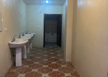 مزرعة بمجلس وفناء خارجي 