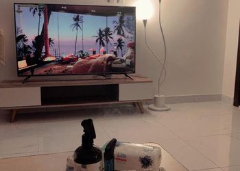 استديو بسرير ماستر وجلسة مريحة 