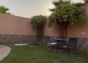 شاليه بمسبح خارجي و كوخ خشبي 