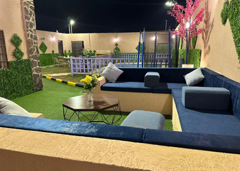 شاليه بمسطح اخضر ومسبح
