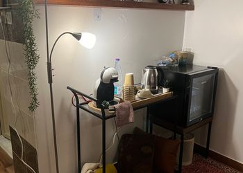 استديو باثاث مريح وبسيط 