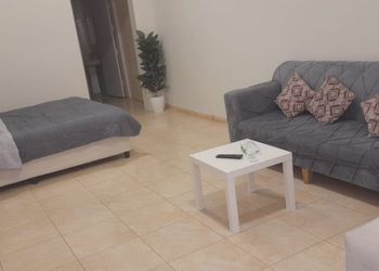 استديو بسرير ماستر وجلسة جانبية 