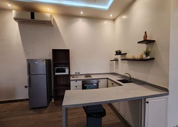 شاليه بمسطح اخضر وألعاب رمليه