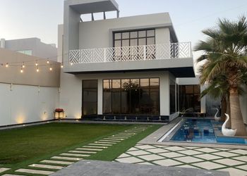 شاليه بمسطح اخضر ومسبح