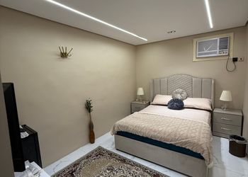 استديو بأثاث مريح وبسيط 