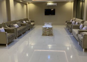 شالية بمسطح اخضر و مسبح خارجي