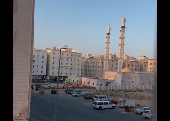 شقة بغرفة جلوس وغرفتين نوم 