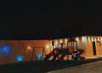 شاليه بألعاب أطفال ومسبح