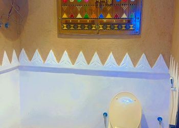 مزرعة بمناظر خلابة وجلسة خارجية 