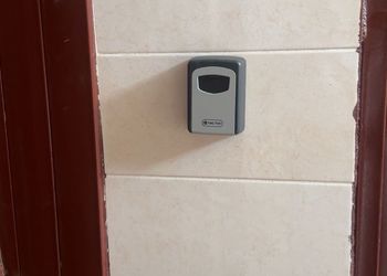 استديو بسرير فردي وجلسة جانبية