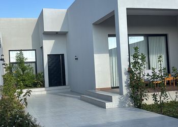 شاليه غرفتين نوم مع حديقة