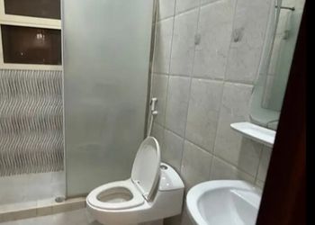 فيلا بمجالس وغرف نوم 