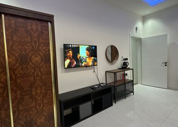 استديو بسرير ماستر وجلسة 