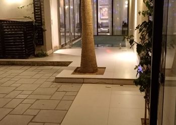 شاليه بمسبح خارجي وجلسة خارجية 