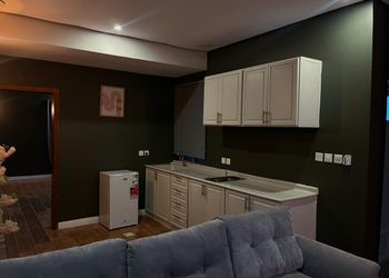 شقة بتصميم هادئ ودخول ذاتي 
