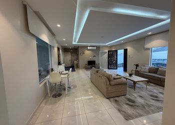 شاليه بجلسة خارجية وألعاب اطفال
