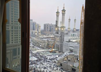 استديو هادئ بأثاث مريح