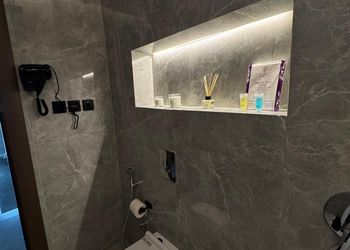 استديو بسرير مريح وتصميم هادئ 