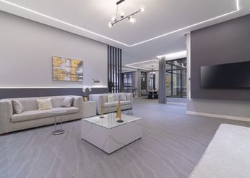 شاليه بصالة مطلة على الحديقة 
