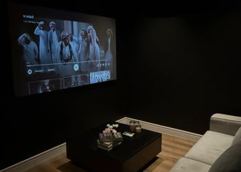 شقة بغرفة نوم وصالة سنمائية