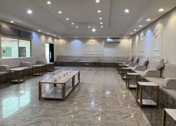 شاليه مجالس ومسطح اخضر 
