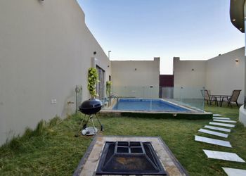 شاليه بركن شواء ,,مسطح اخضر, 