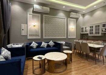 شالية بمجلس مطل على الفناء الخارجي 