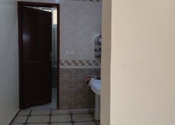 دور ارضي بمجالس وغرف نوم