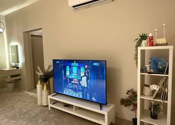 شقة بغرفتين نوم وصالة أنيقة 