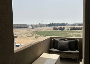 شقة بغرفتين نوم وصالة