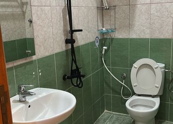 استديو بسرير ماستر وأثاث مريح 