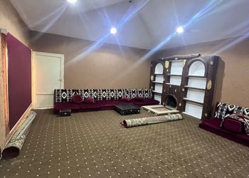 شاليه بملعب كرة طائرة