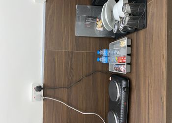 استديو بسرير ماستر وجلسه جانبيه