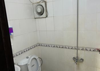 استديو بسرير ماستر وجلسة جانبية