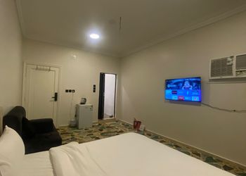 استديو بأثاث مريح وبسيط 