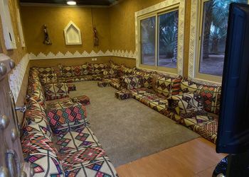 مزرعة بمناظر خلابة وجلسة خارجية 