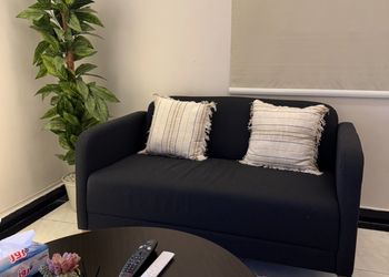 استديو بسرير ماستر وأثاث مريح 