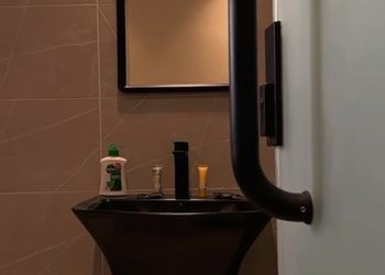 استديو بسرير ماستر وجلسة جانبية 