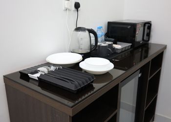 استديو بأثاث مريح وبسيط 