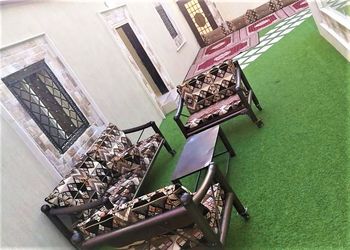 استراحة بمجالس ومسبح داخلي 