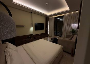 استديو بسرير ماستر وجلسة جانبية