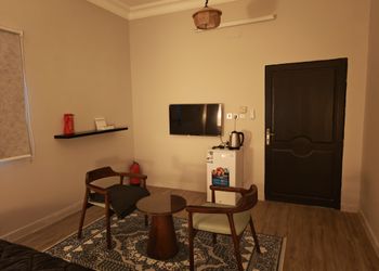 استديو بسرير ماستر وأثاث مريح 
