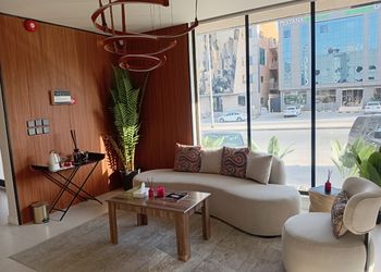 استديو بسرير ماستر وجلسة مريحة 